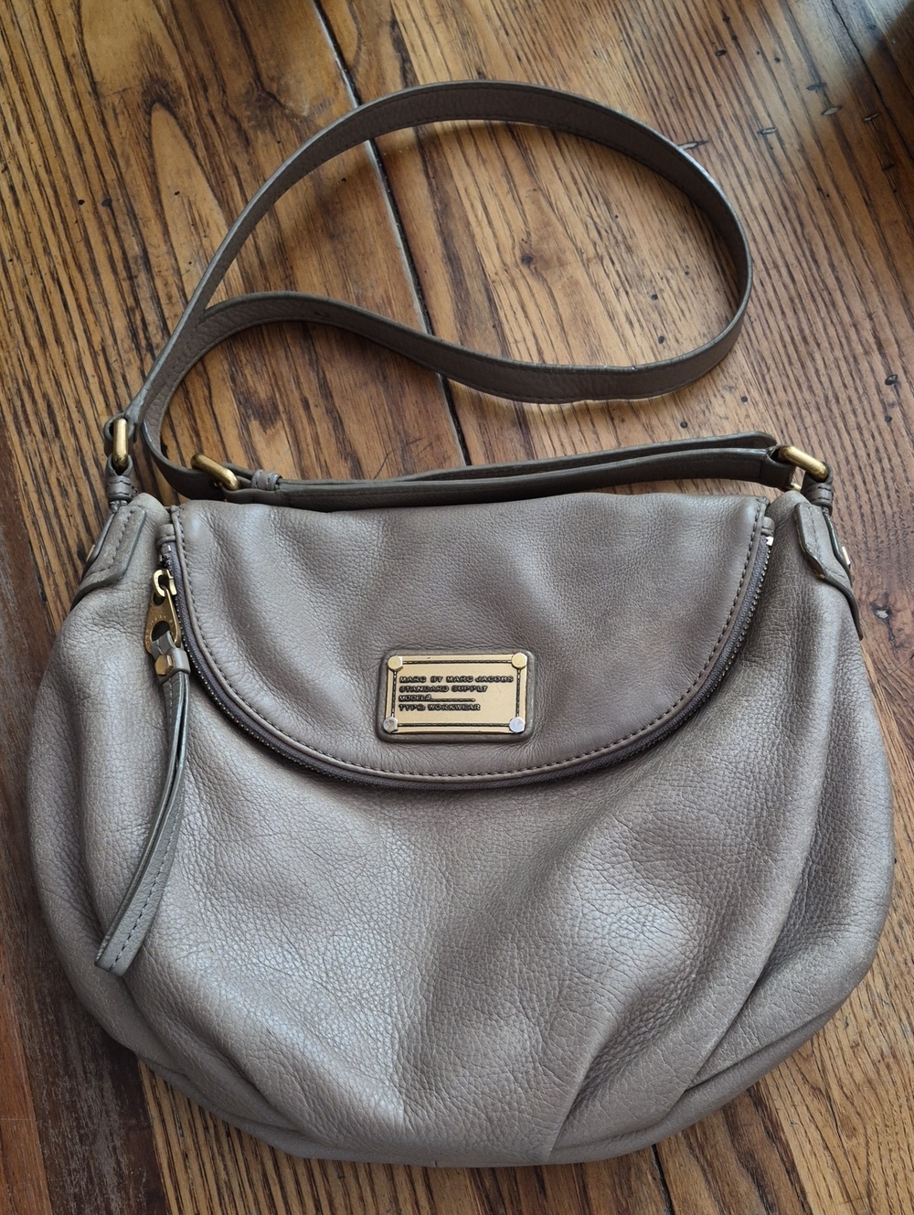 Marc by Marc Jacobs Taupe Leather Shoulder Bag with Gold Plaque
